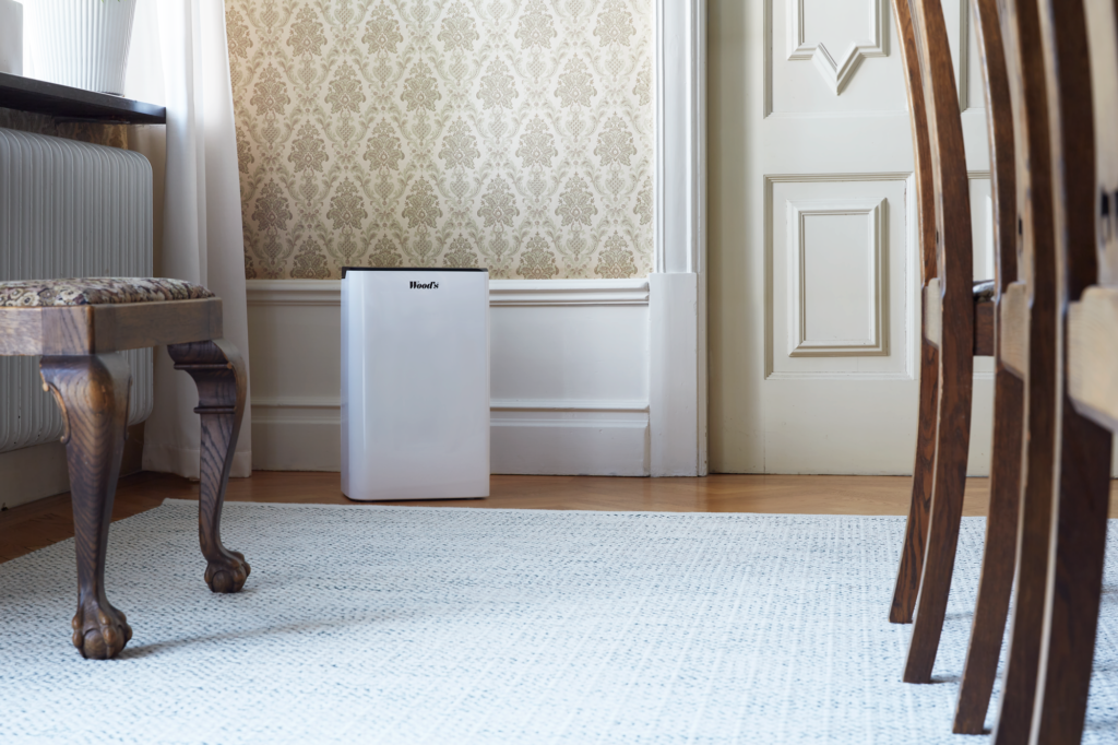 Luftavfuktare Wood's MDK13- Står i ett rum